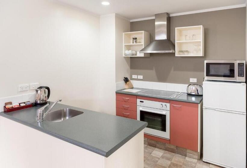 ２ベッドルームアパートメント, Courtenay Village