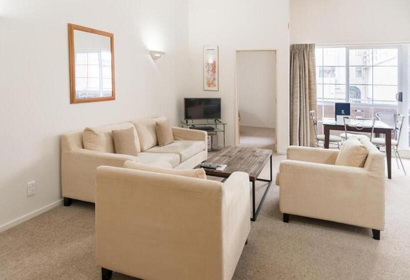 ２ベッドルームアパートメント, Courtenay Village