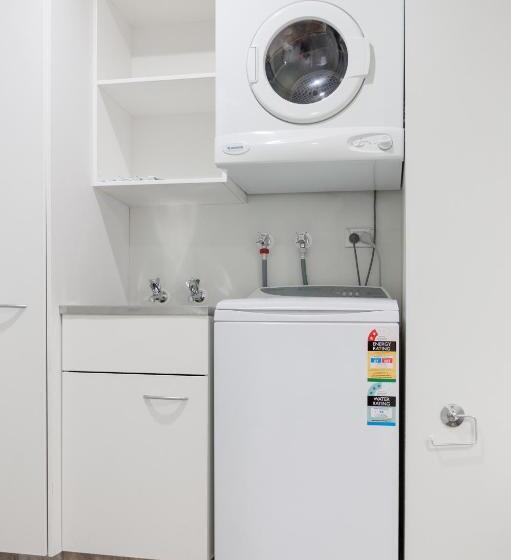 ３ベッドルームアパートメント, Courtenay Village