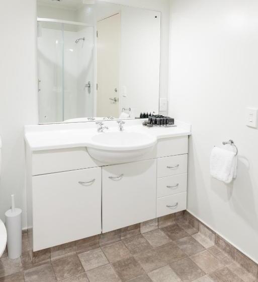 ３ベッドルームアパートメント, Courtenay Village