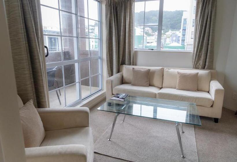 ２ベッドルームアパートメント, Courtenay Village