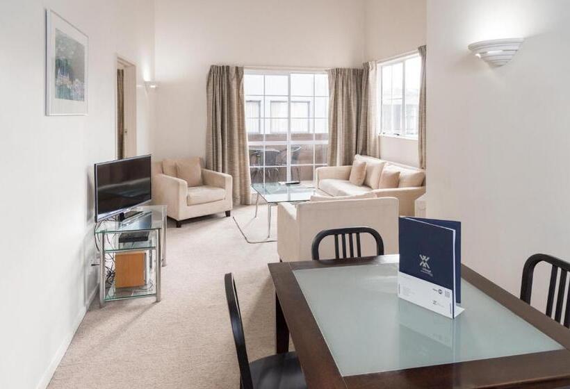 ２ベッドルームアパートメント, Courtenay Village