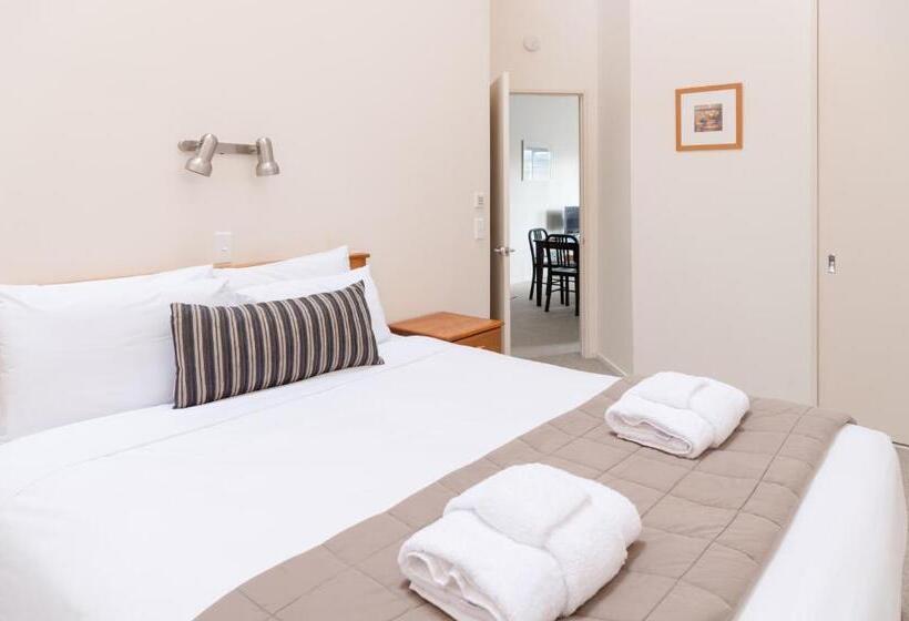 ２ベッドルームアパートメント, Courtenay Village