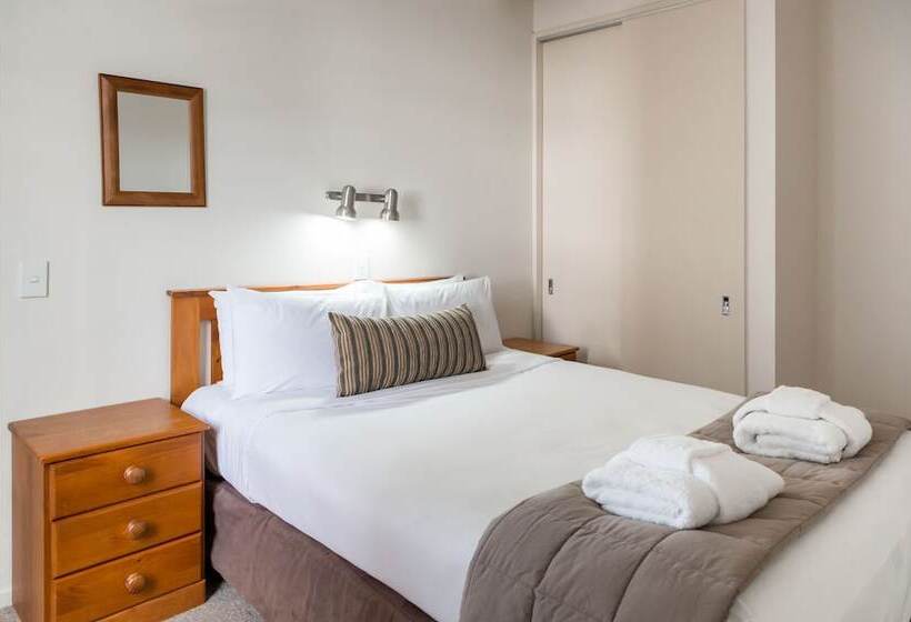 ３ベッドルームアパートメント, Courtenay Village