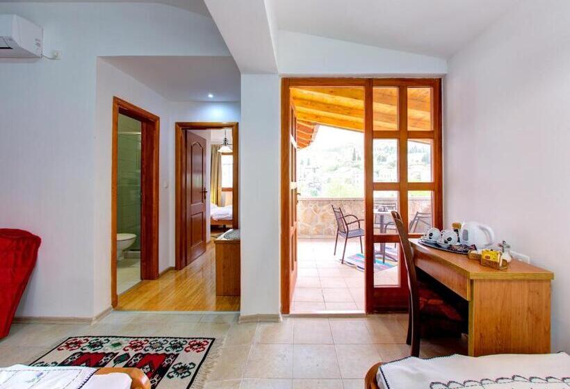 اتاق استاندارد با بالکن, Almira