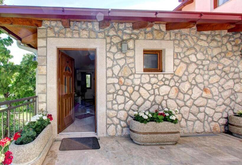 اتاق استاندارد, Almira