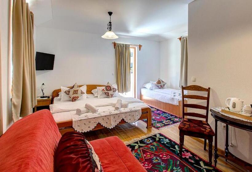 Standard Triple Room with Terrace, Almira