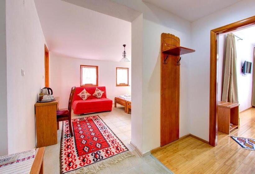 Standard Triple Room with Terrace, Almira