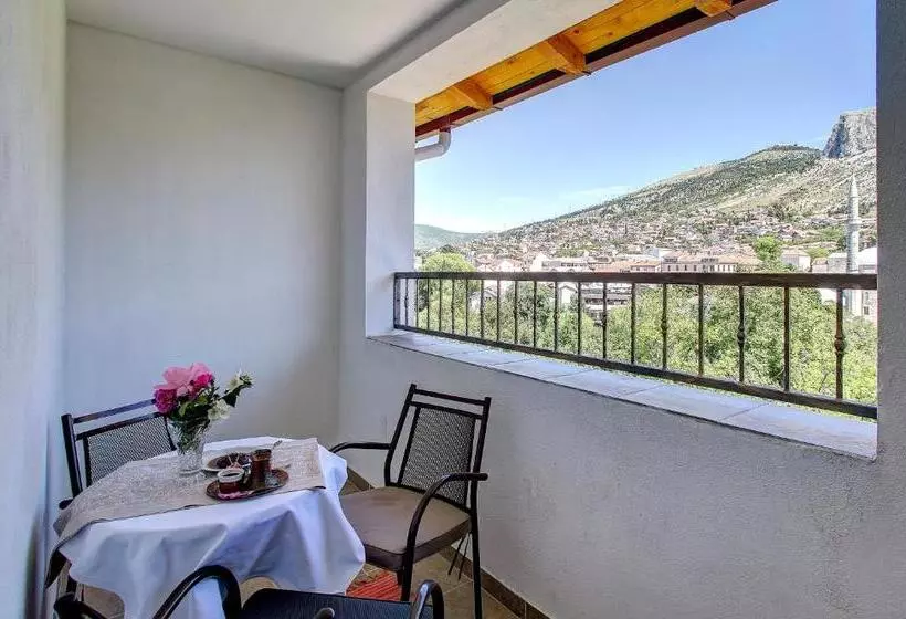 اتاق استاندارد چهارنفره با بالکن, Almira
