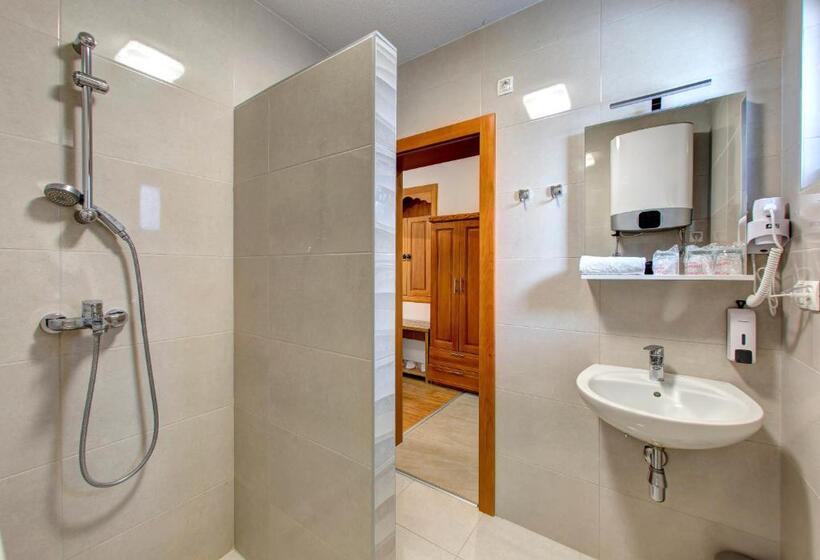 Standard Triple Room with Terrace, Almira