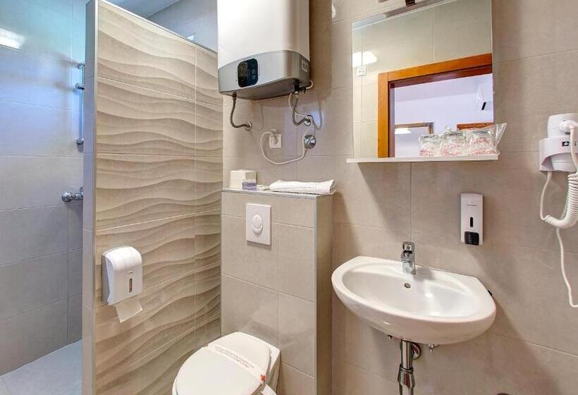 Standard Triple Room with Terrace, Almira