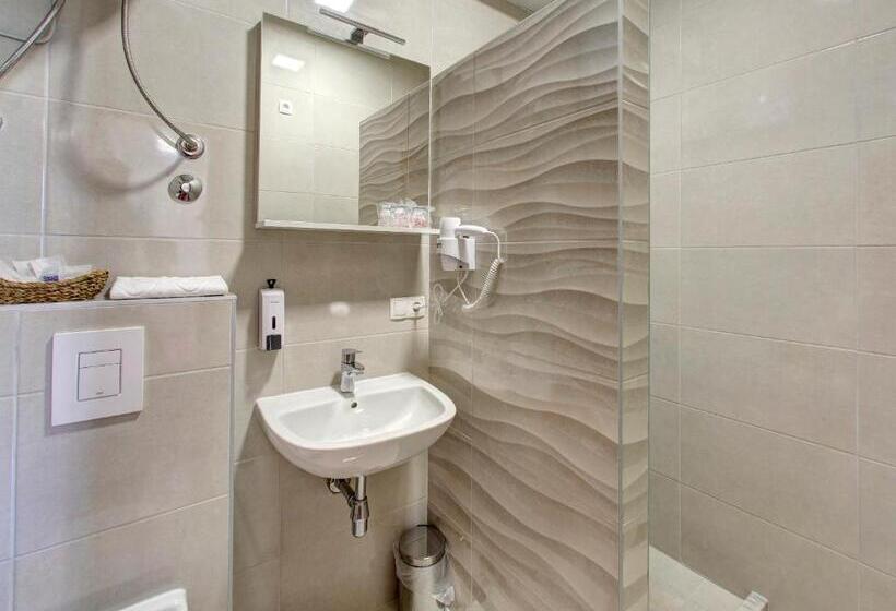 Standard Triple Room with Terrace, Almira