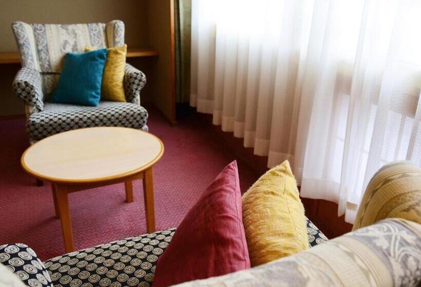 غرفة قياسية متصلة, Hana Momiji