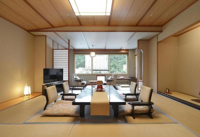 غرفة قياسية متصلة, Hana Momiji