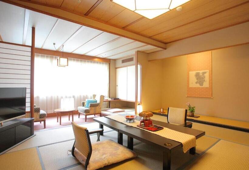 غرفة كومفورت, Hana Momiji