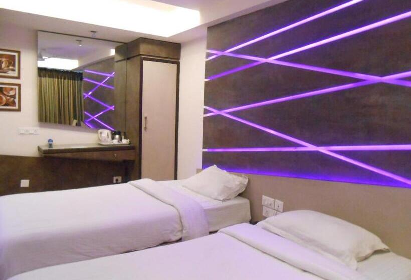 חדר דלוקס, Aston International