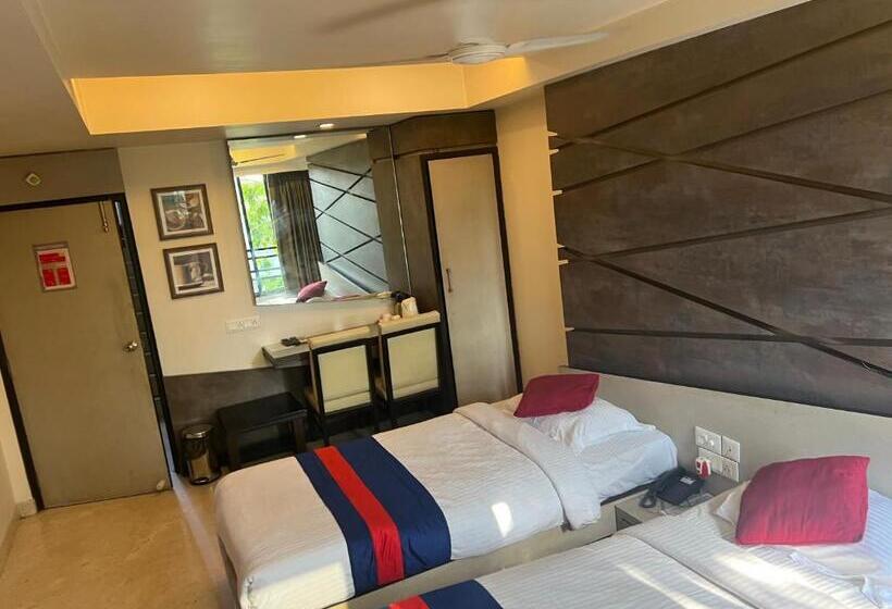 חדר דלוקס, Aston International