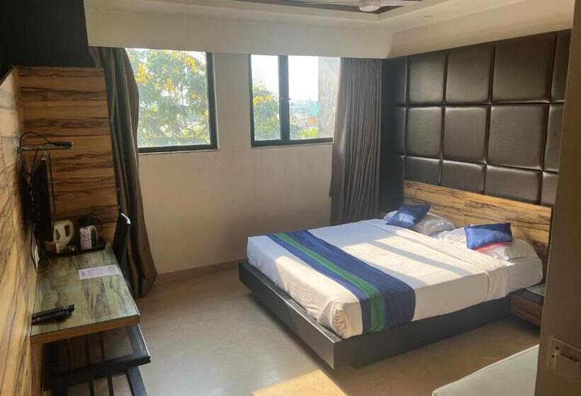 סוויטה, Aston International