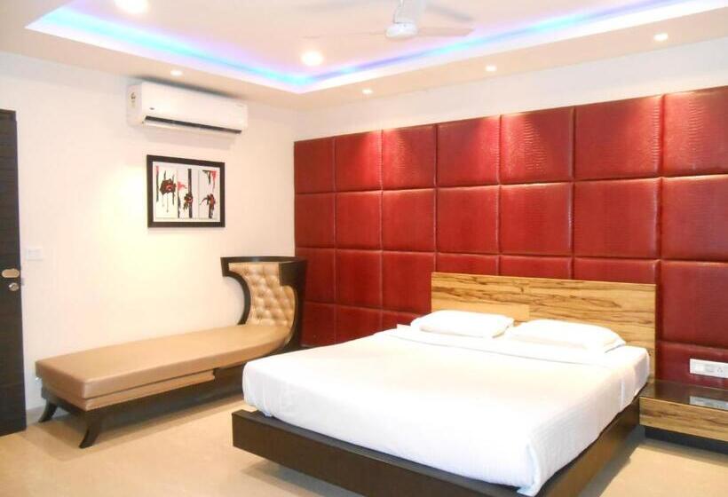 סוויטה, Aston International