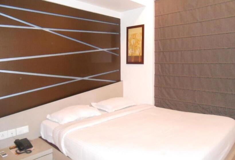 חדר דלוקס, Aston International