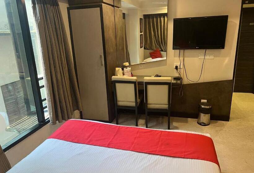 חדר דלוקס, Aston International