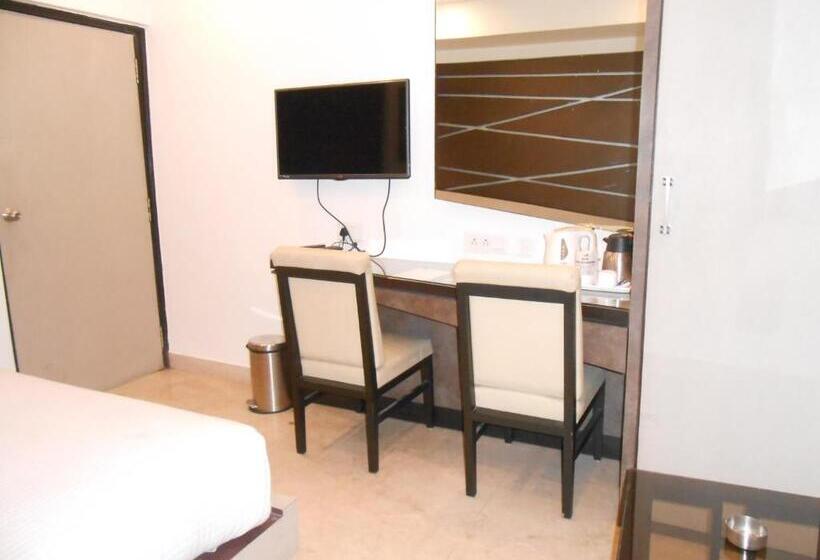 חדר דלוקס, Aston International