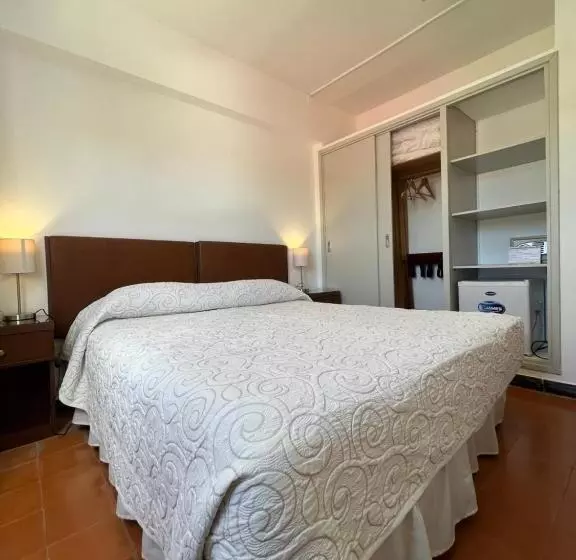 اتاق استاندارد سه نفره, Tamariz