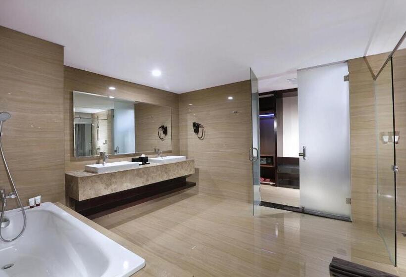 Полулюкс, The Alana Hotel & Convention Center Solo By Aston