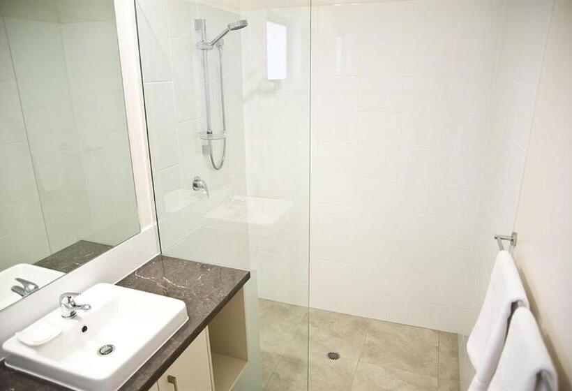 سوئیت خانواده 2 خوابه, Roma Central Motel