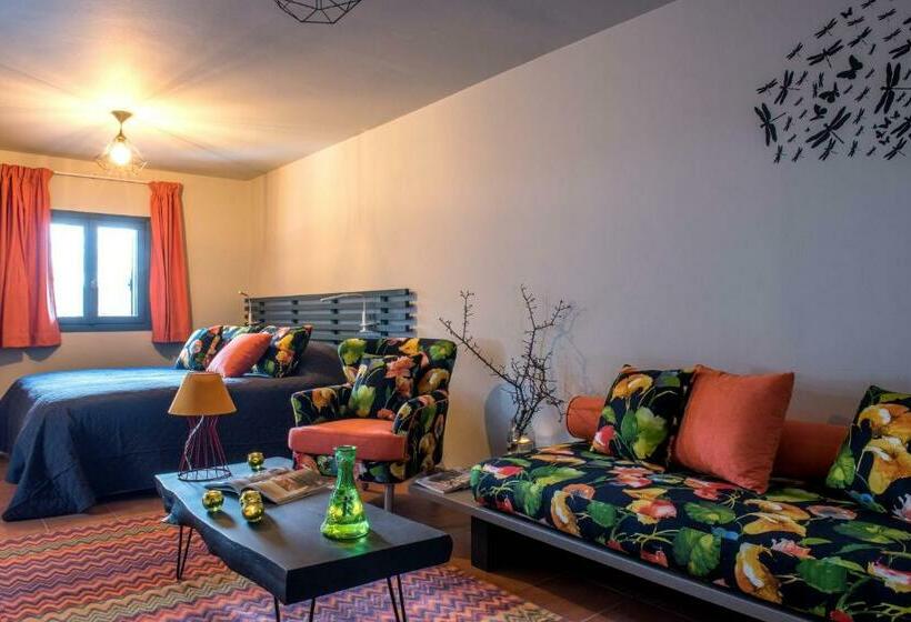 سوییت, La Maison Des Cèdres