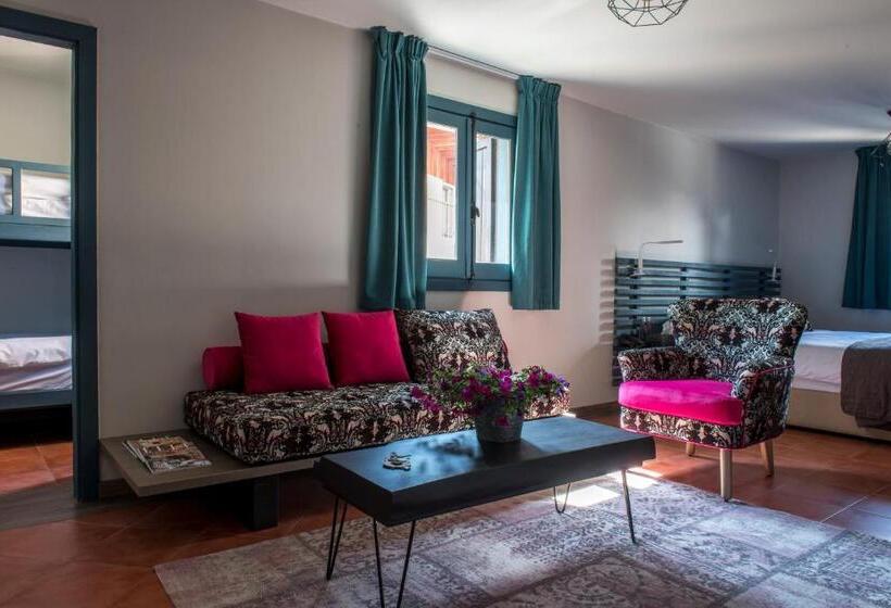 سوییت خانوادگی, La Maison Des Cèdres