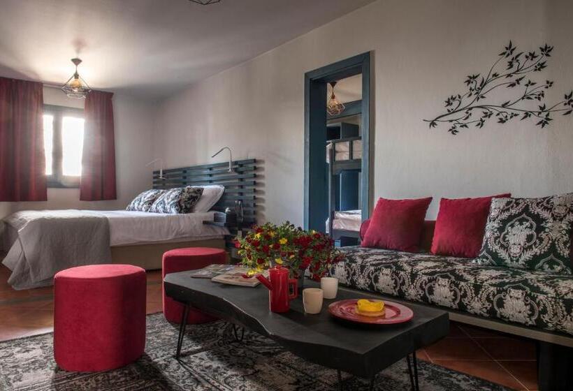 سوییت خانوادگی, La Maison Des Cèdres