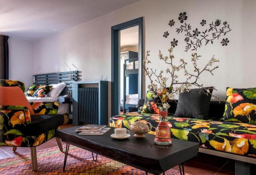 سوییت خانوادگی, La Maison Des Cèdres