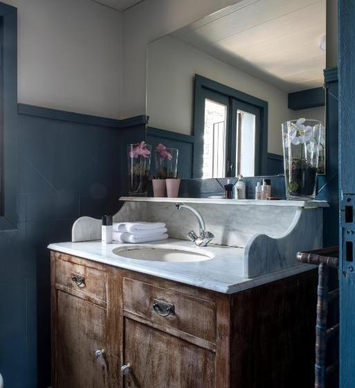 سوییت خانوادگی, La Maison Des Cèdres