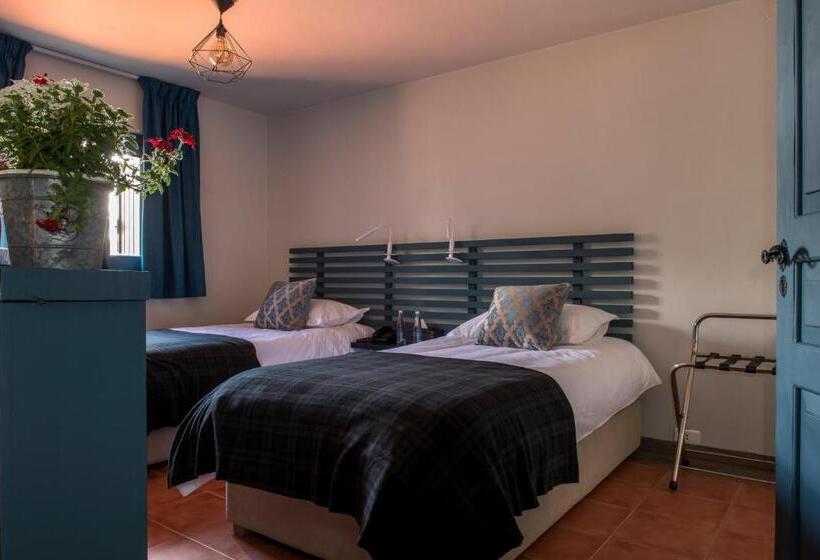 سوییت جونیور, La Maison Des Cèdres