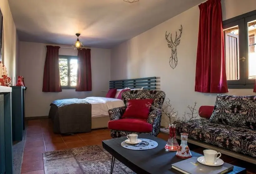 سوییت خانوادگی, La Maison Des Cèdres
