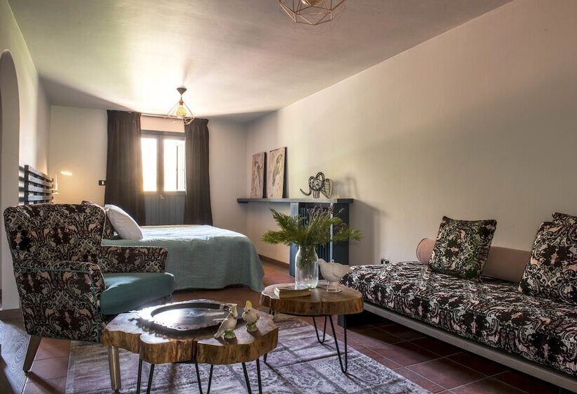 سوییت جونیور, La Maison Des Cèdres