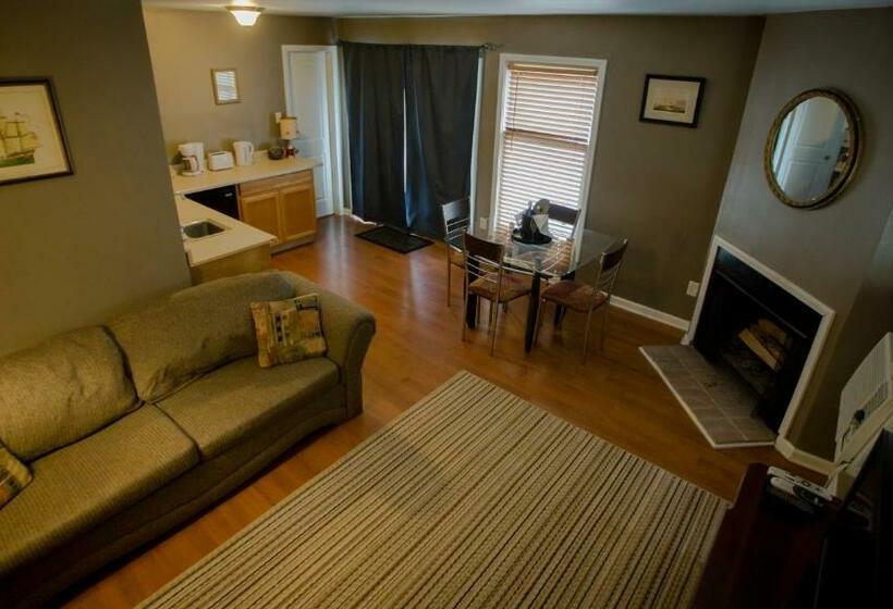 جناح مزوَّد بشرفة, Village Studios