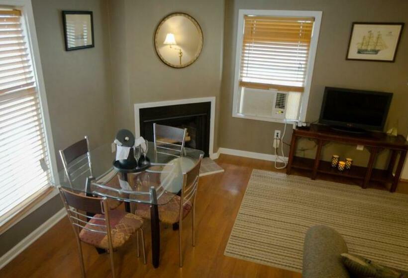 جناح مزوَّد بشرفة, Village Studios