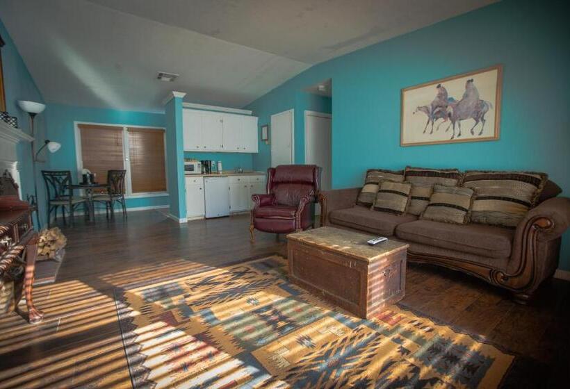 Family Suite, Village Studios