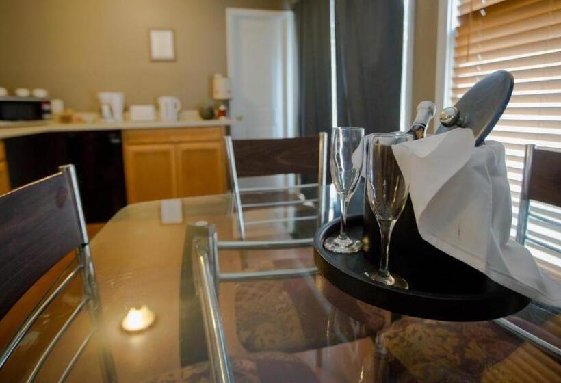 جناح مزود بتراس, Village Studios