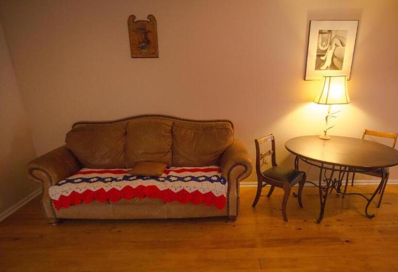 غرفة قياسية مطلّة علي حمام السباحة, Village Studios