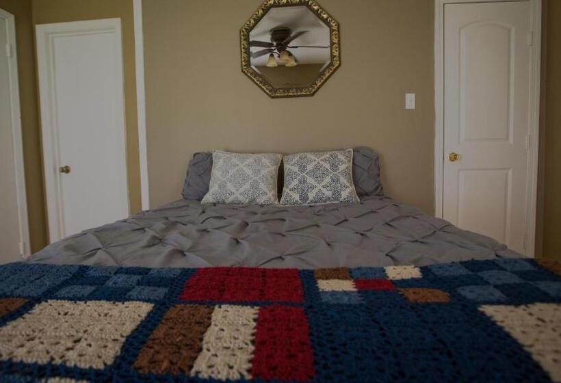 غرفة قياسية مطلّة علي حمام السباحة, Village Studios