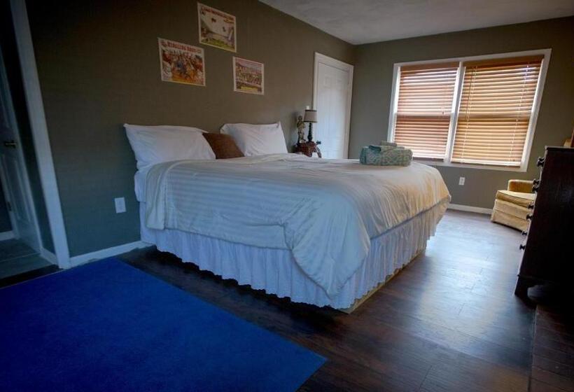 غرفة قياسية, Village Studios