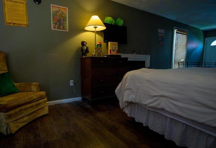 غرفة قياسية, Village Studios