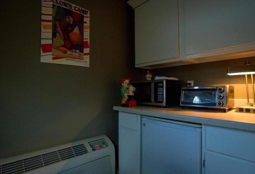 غرفة قياسية, Village Studios