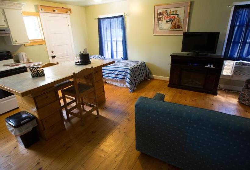 غرفة سوبيريور, Village Studios