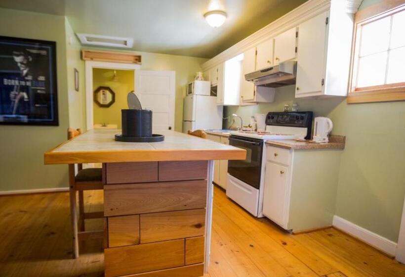 غرفة سوبيريور, Village Studios