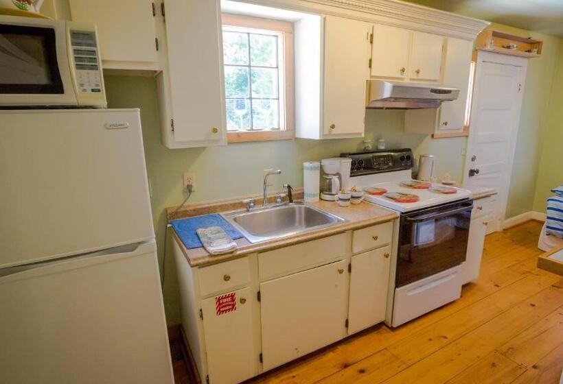 غرفة سوبيريور, Village Studios