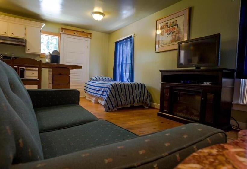 غرفة سوبيريور, Village Studios